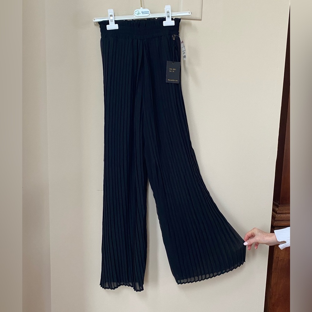 Black pleated trouser, XS, NWT